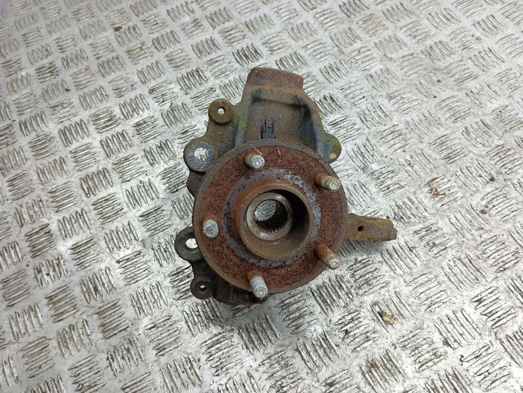 Front wheel hub – left