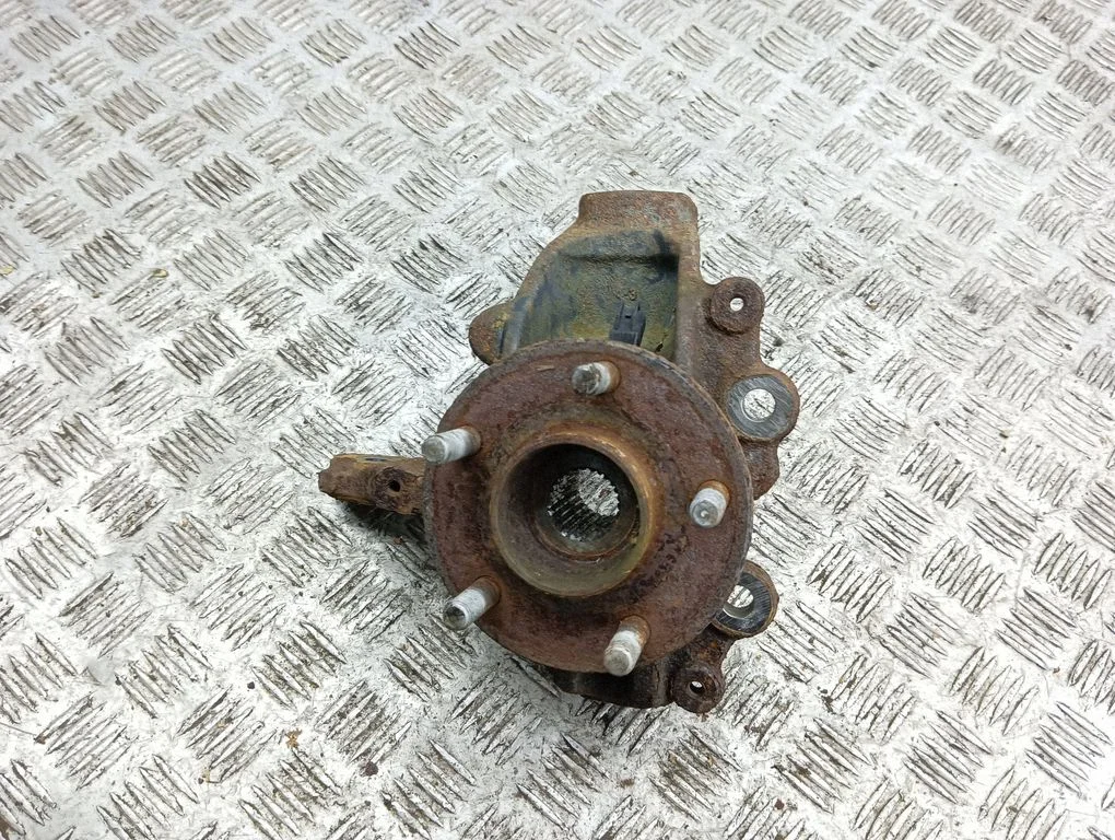 Front wheel hub – right
