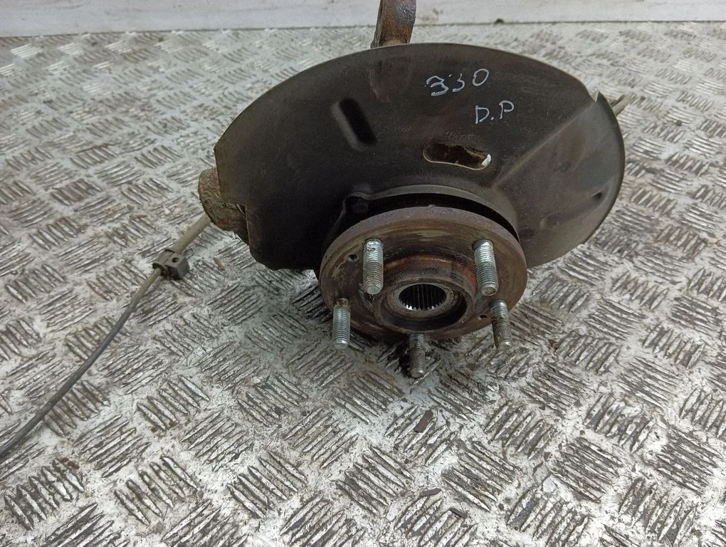 Front wheel hub – right