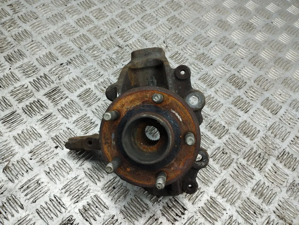 Front wheel hub – right