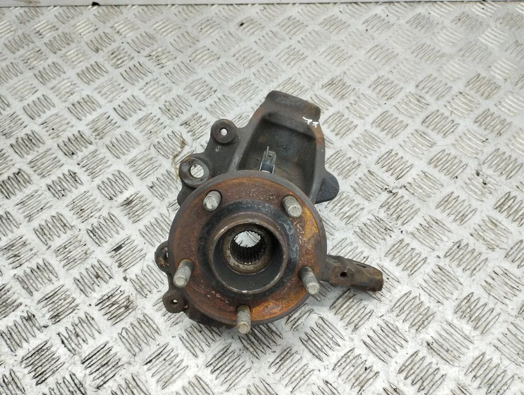 Front wheel hub – left
