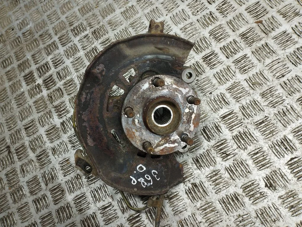 Front wheel hub – right