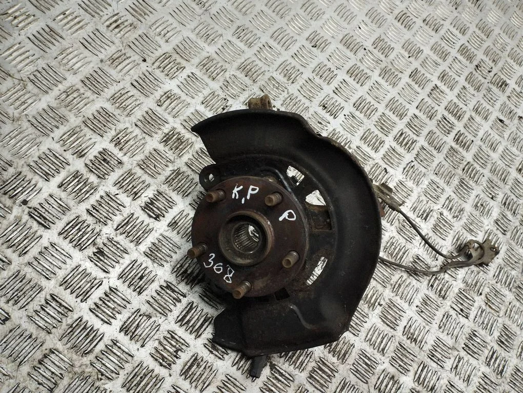 Front wheel hub – left
