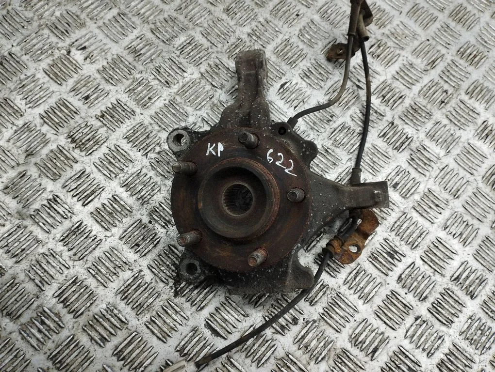 Front wheel hub – left