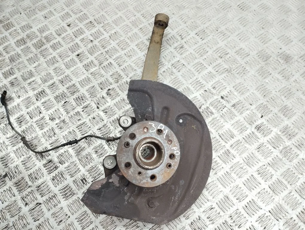 Front wheel hub – front right