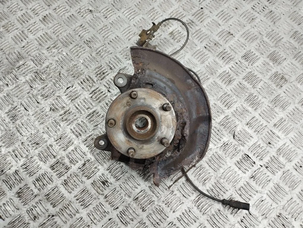 Front wheel hub – front left