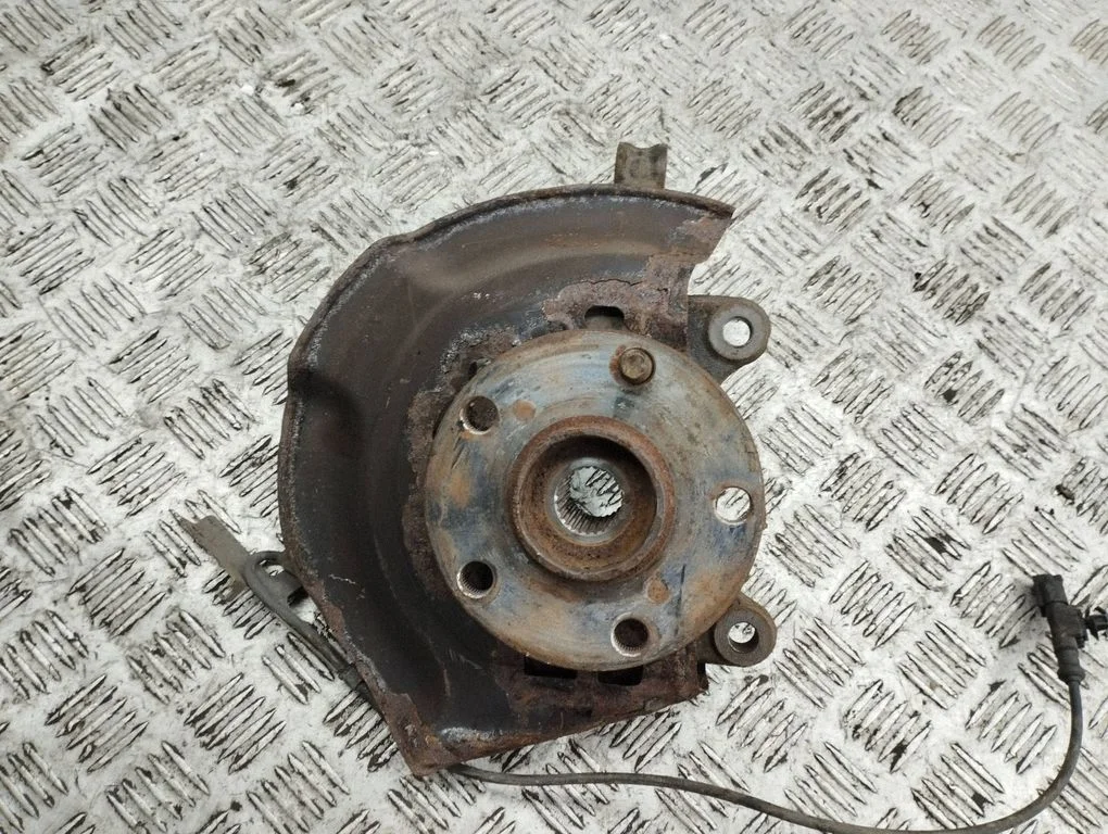 Front wheel hub – front right