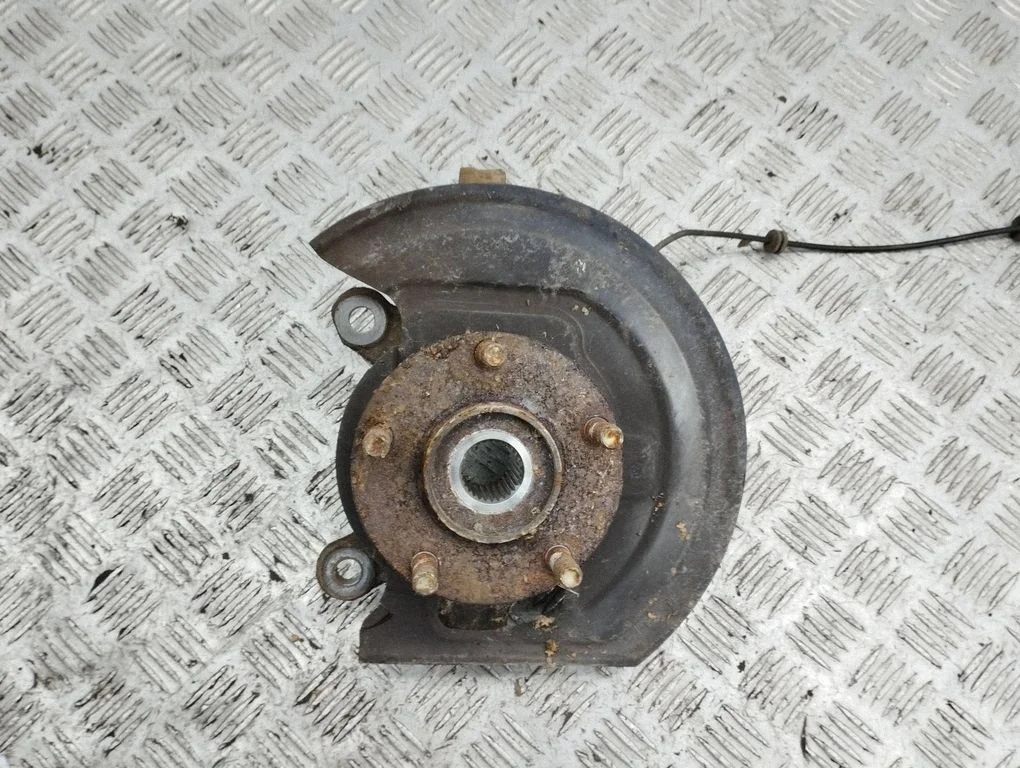 Front wheel hub – front left
