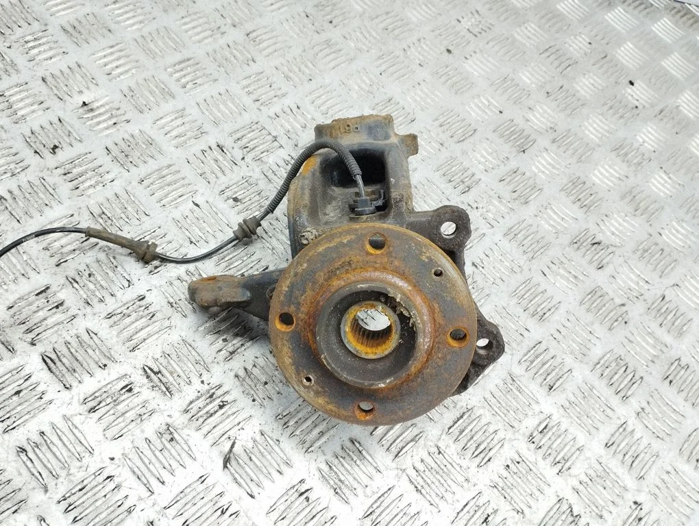 Front wheel hub – right
