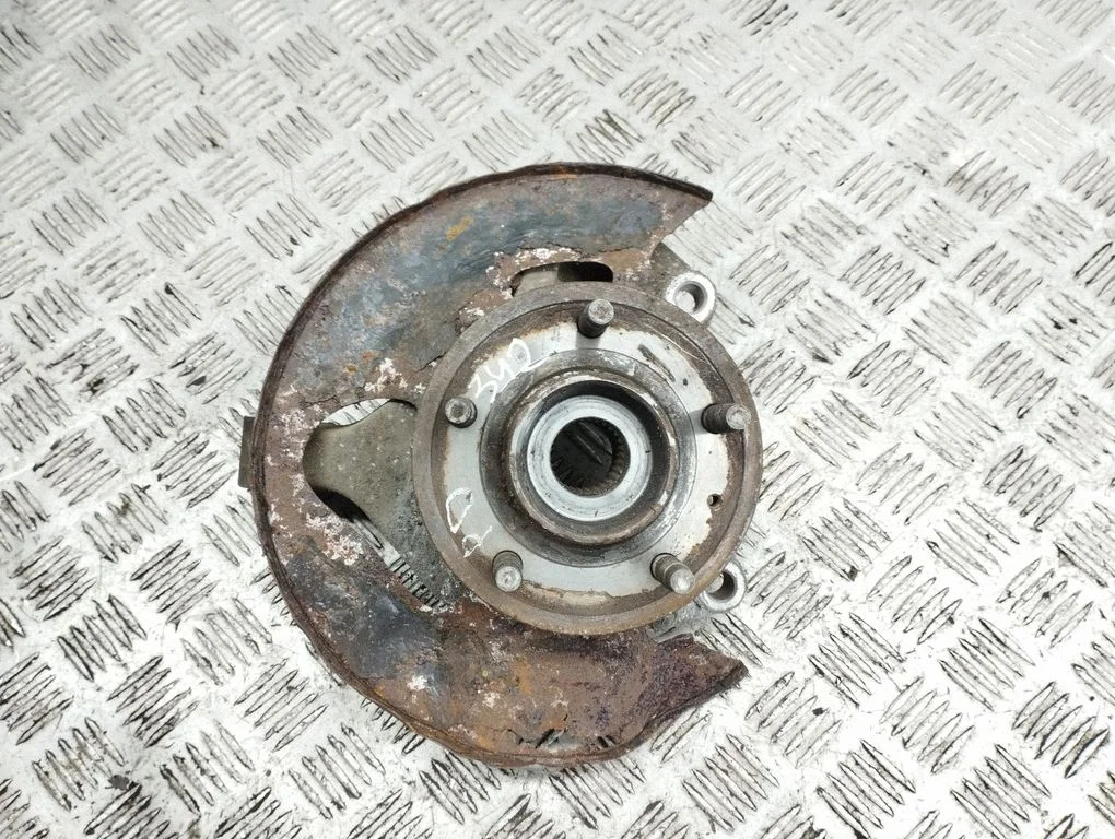 Front wheel hub – right