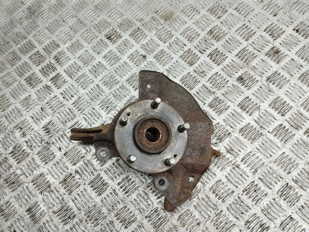 Front wheel hub – front right