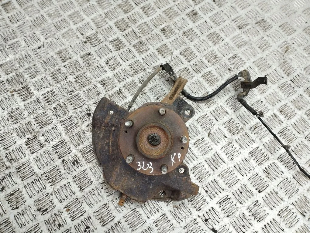 Front wheel hub – front left