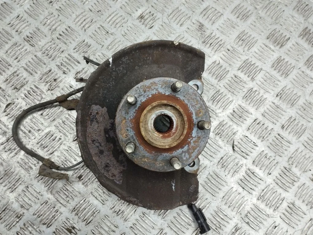 Front wheel hub – front right