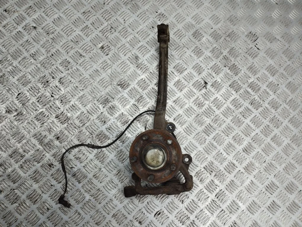 Front wheel hub – front left