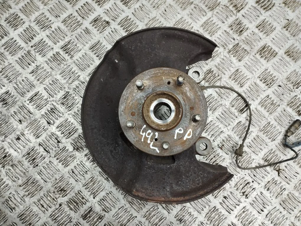 Front wheel hub – front right