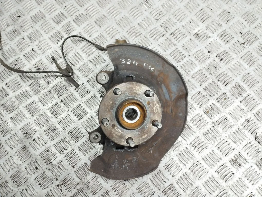 Front wheel hub F51L5