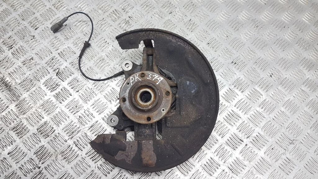 Front wheel hub – left