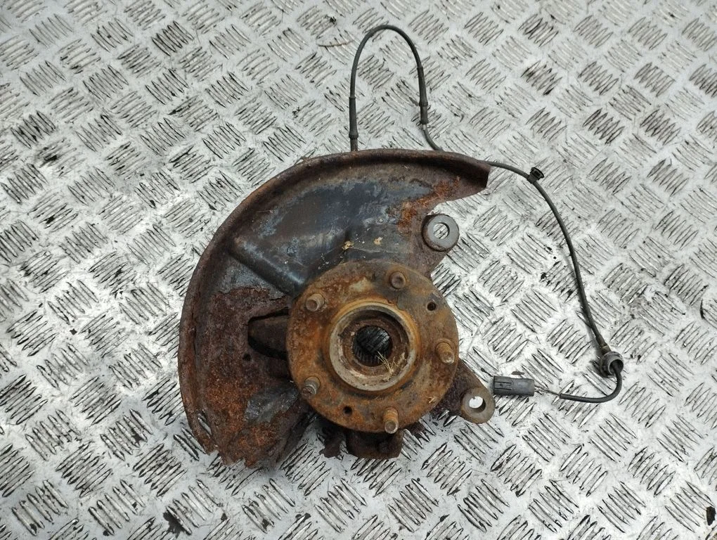 Front wheel hub – front right
