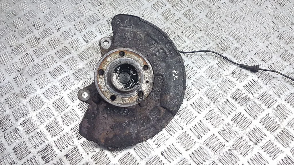 Front wheel hub P30683086