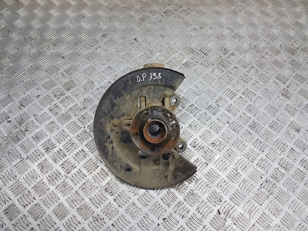 Front wheel hub – front right