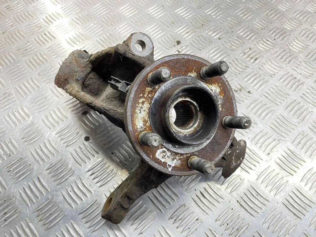 Front wheel hub – right