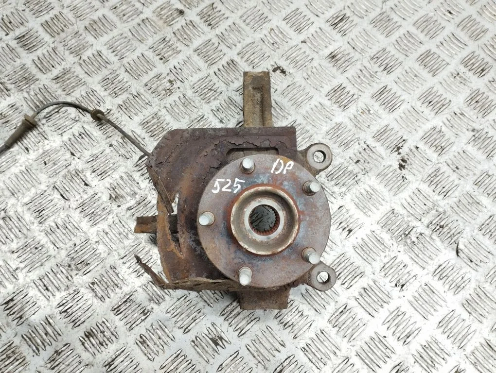 Front wheel hub – front right
