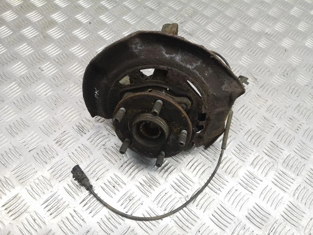 Front wheel hub – left