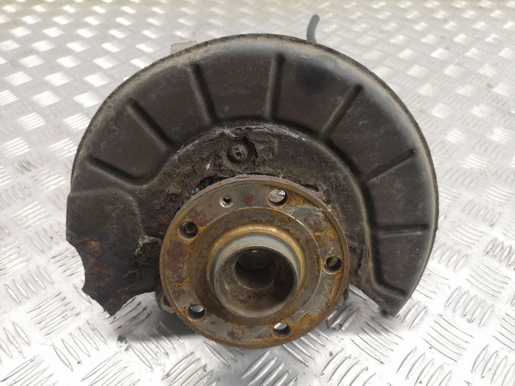 Front wheel hub – right