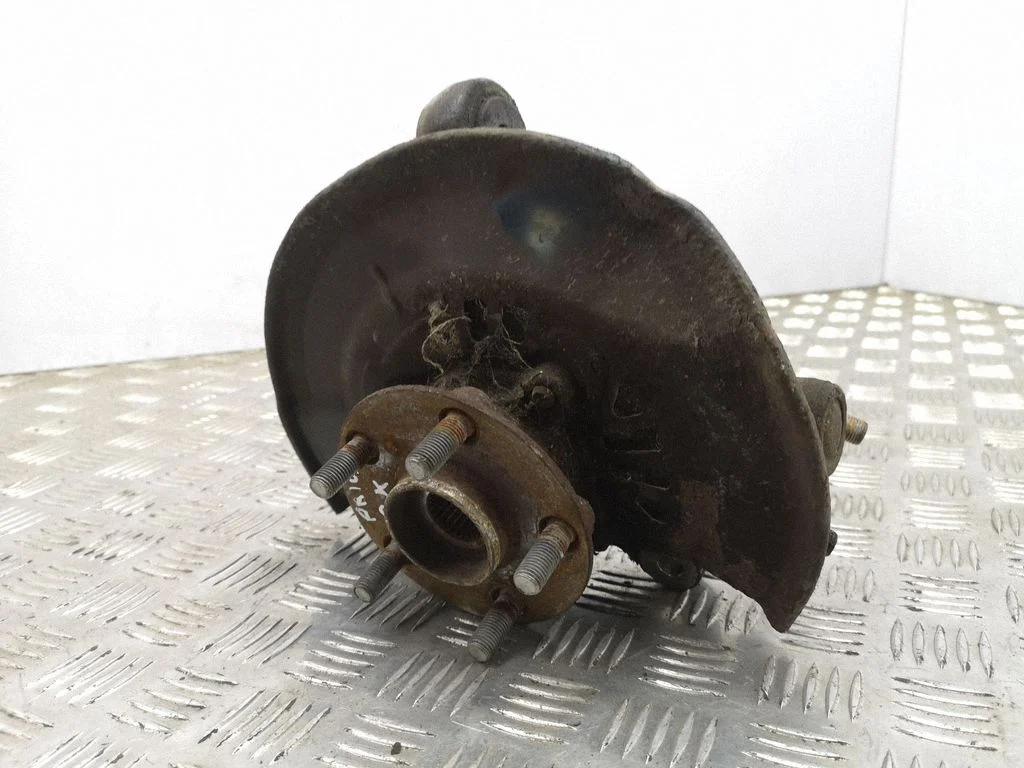 Front wheel hub – left