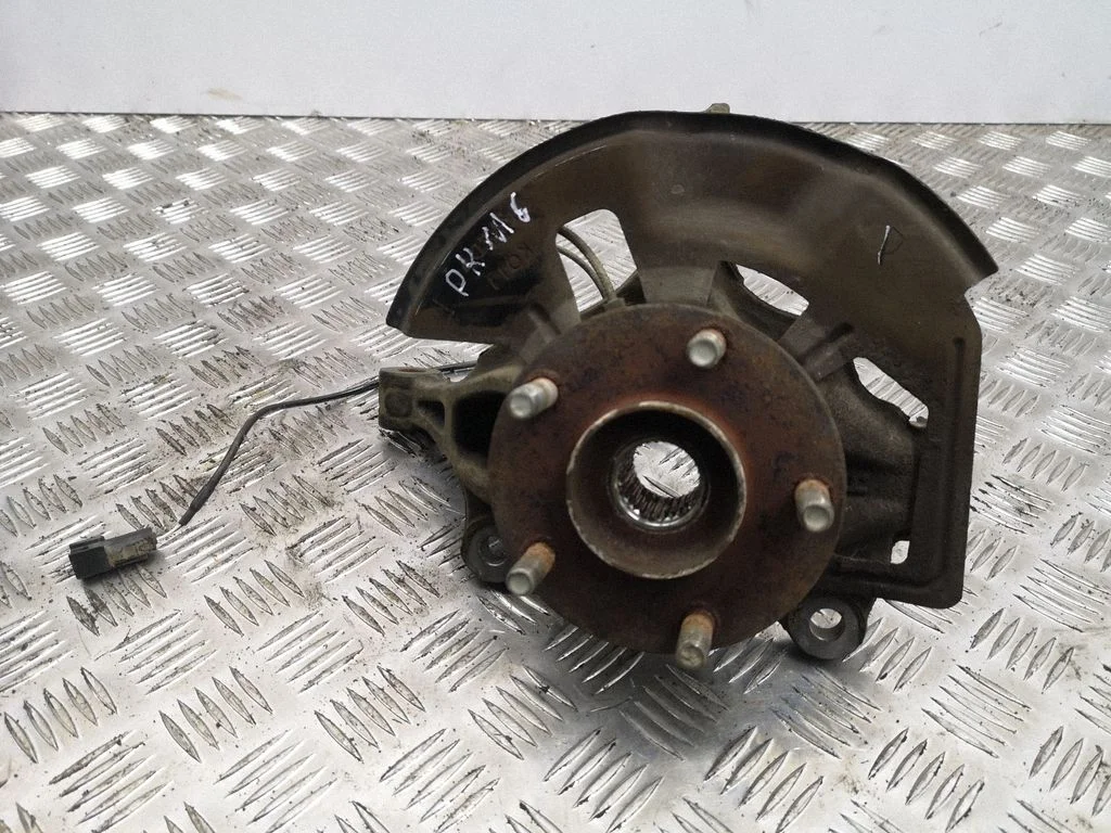 Front wheel hub – left
