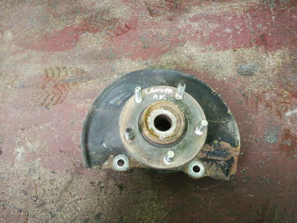 Front wheel hub – front left
