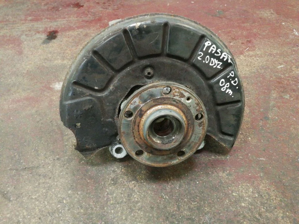 Front wheel hub – right