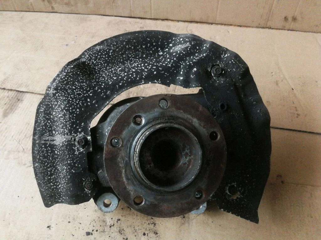 Front wheel hub – right