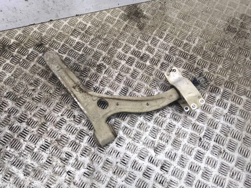 Front lower control arm/wishbone – left