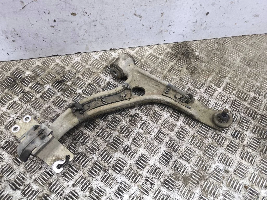 Front lower control arm/wishbone – right