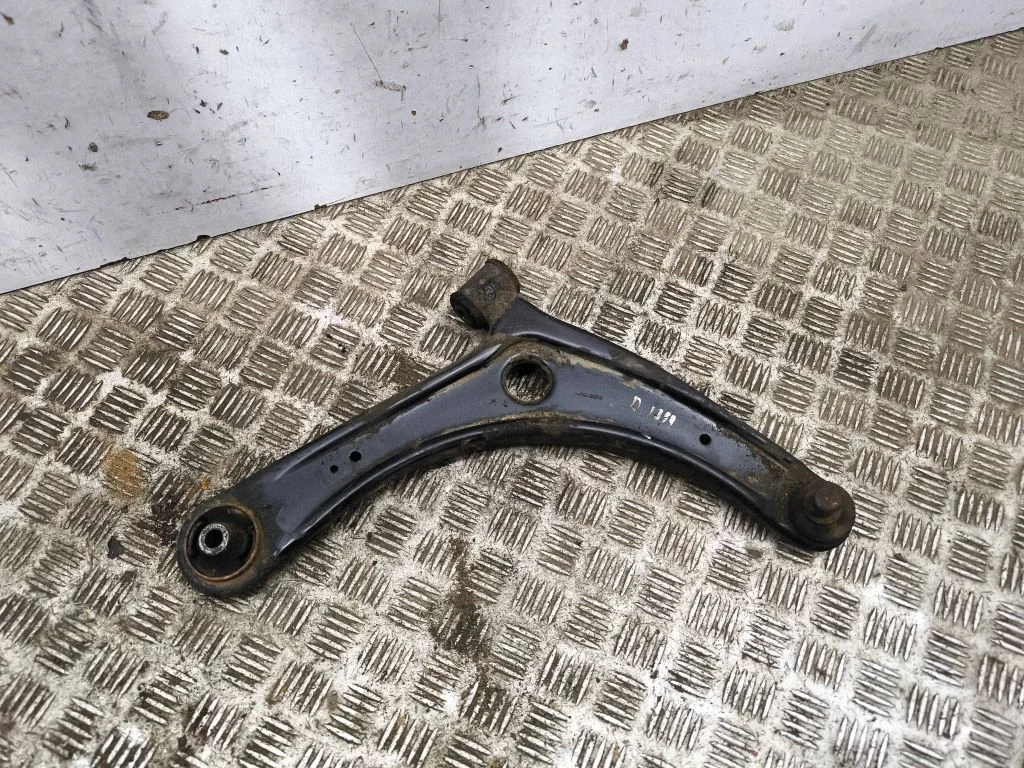 Front lower control arm/wishbone 240316001
