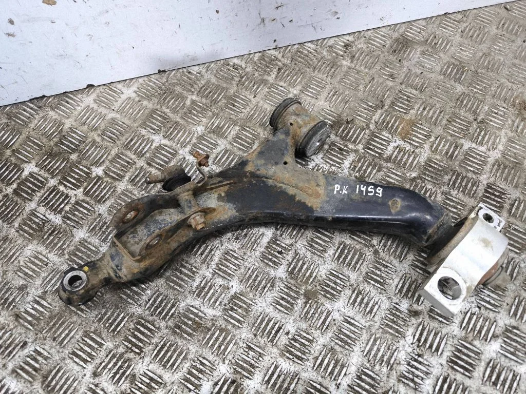 Front lower control arm/wishbone – left