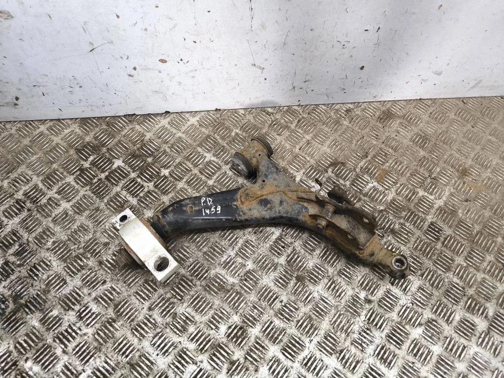 Front lower control arm/wishbone – right