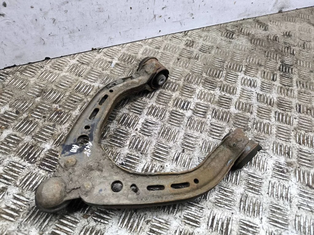 Front lower control arm/wishbone 104396600A
