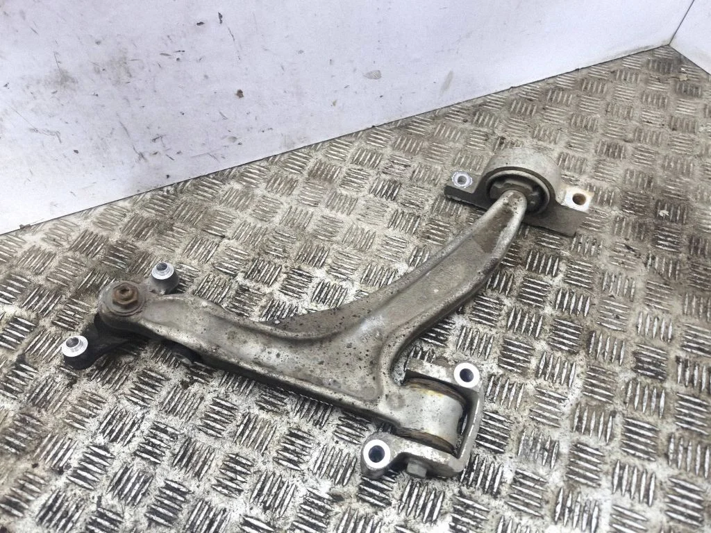 Front lower control arm/wishbone – right
