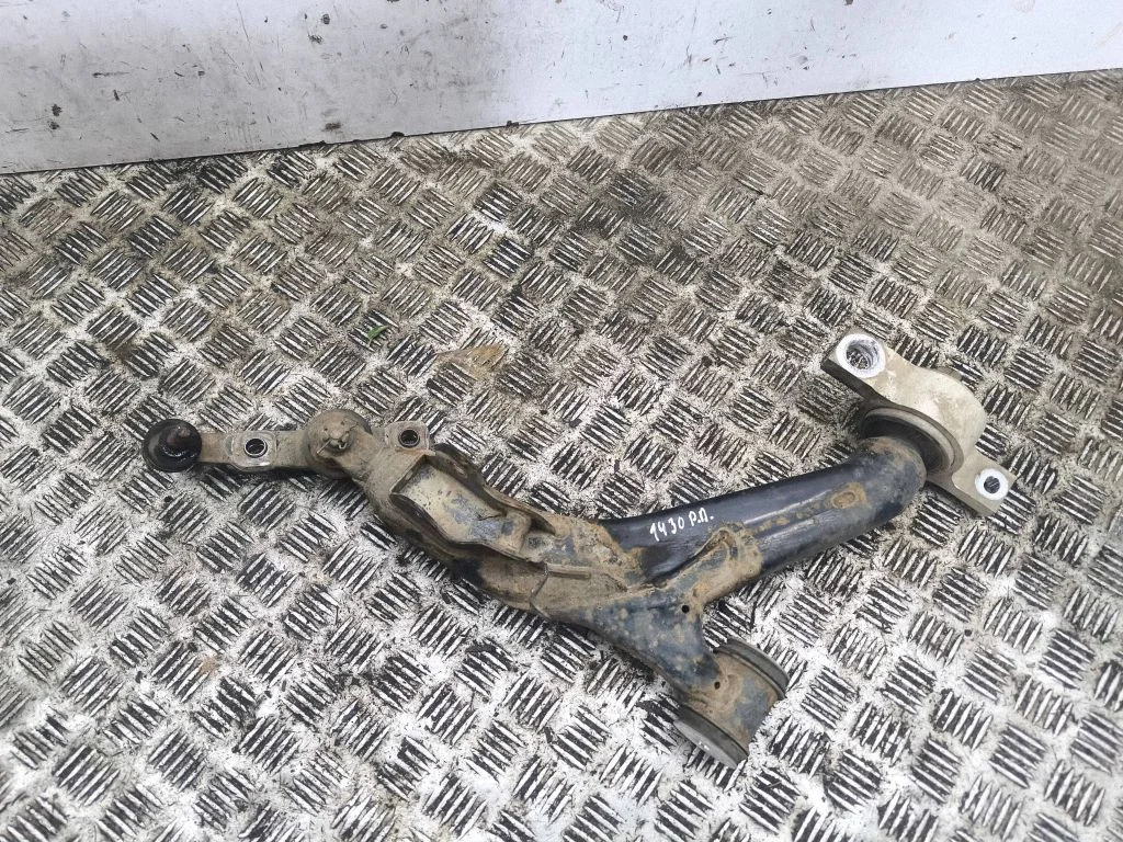 Front lower control arm/wishbone – right