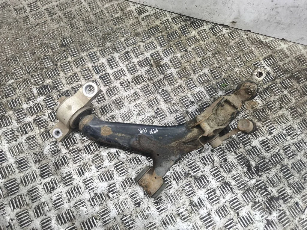 Front lower control arm/wishbone – left