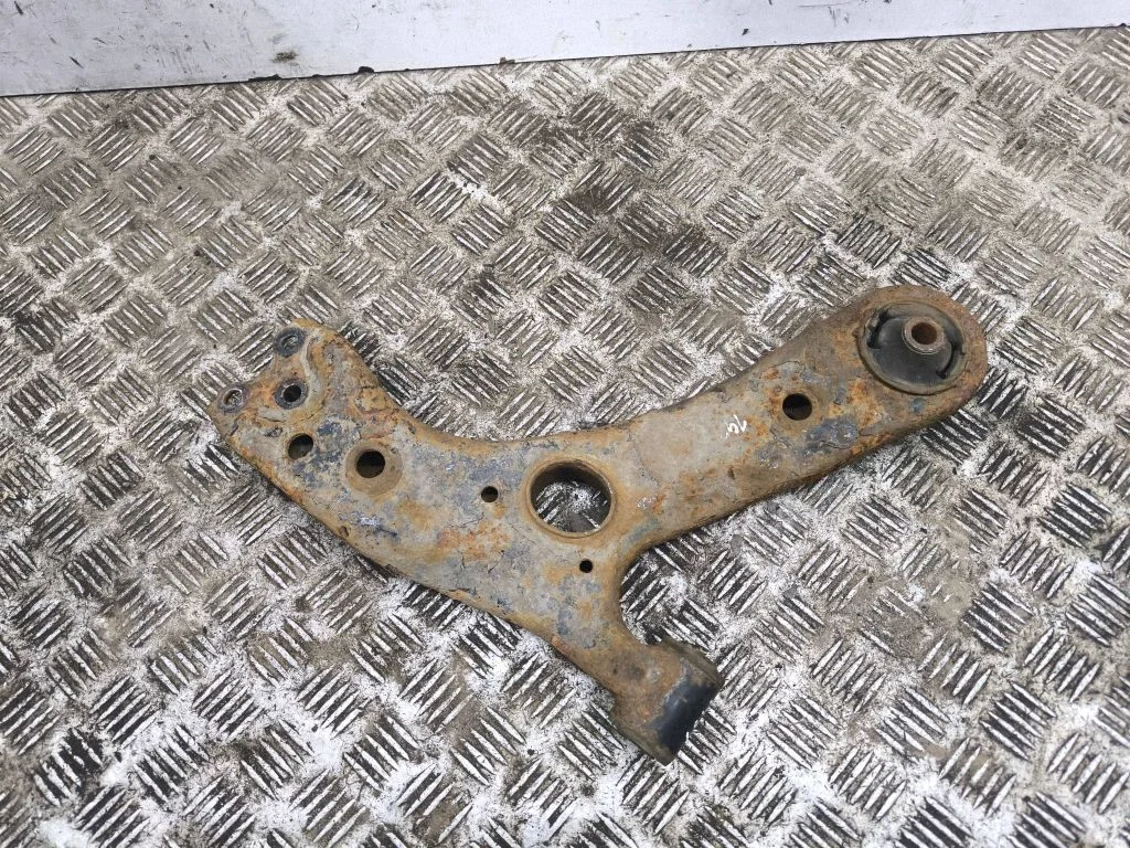 Front lower control arm/wishbone – right