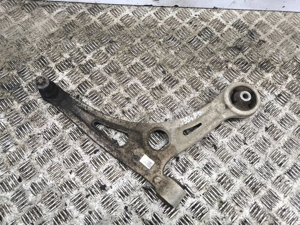 Front lower control arm/wishbone 54501AT000