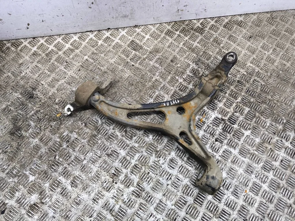 Front lower control arm/wishbone 000060368106