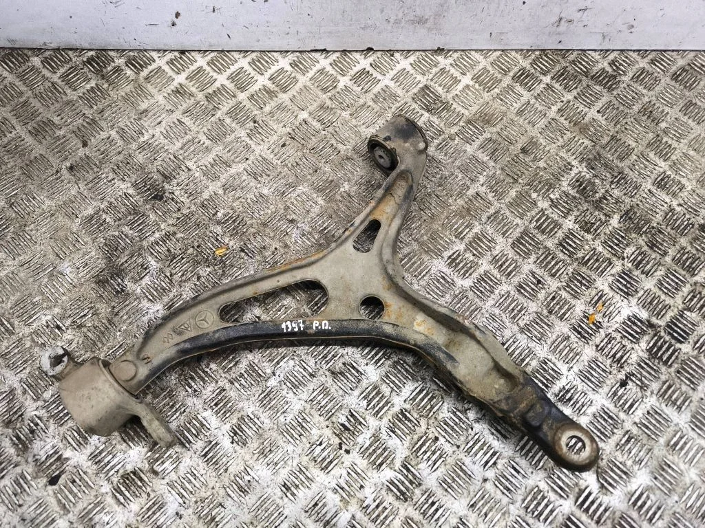 Front lower control arm/wishbone 000060367106