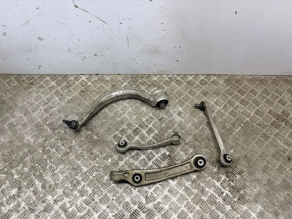 Front lower control arm/wishbone 8B3407694