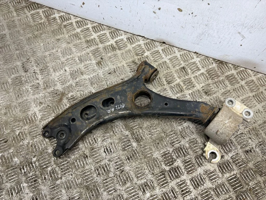 Front lower control arm/wishbone – right