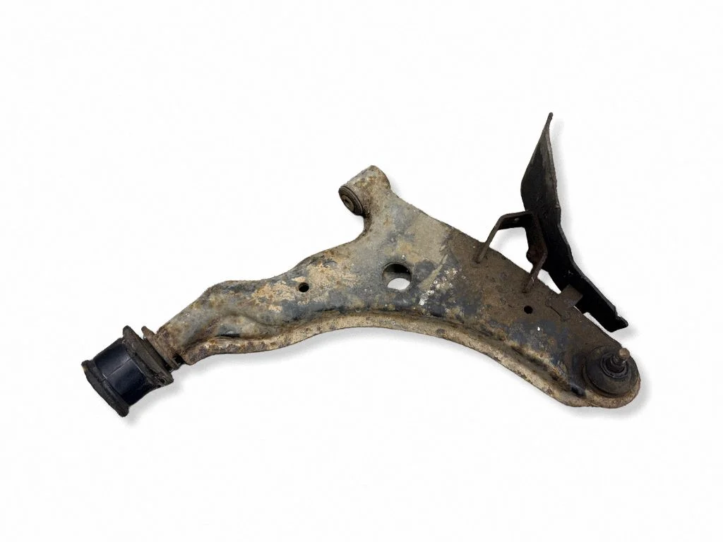 Front lower control arm/wishbone – right