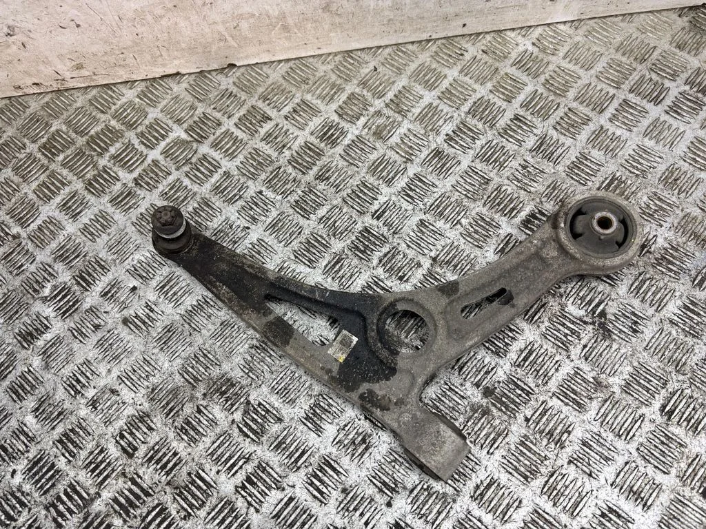 Front lower control arm/wishbone – right